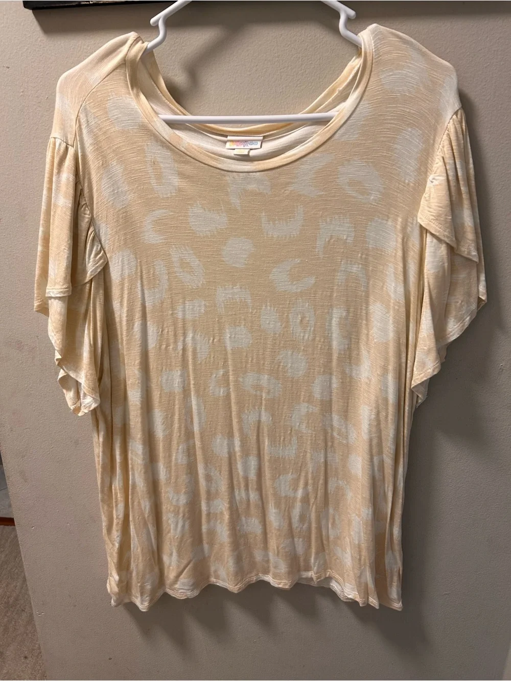 Lularoe OliveCream Leopard Print Flutter Sleeve Top - Picture 2 of 3